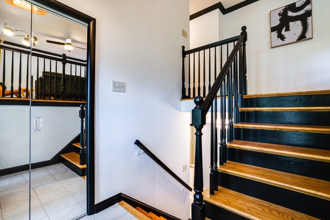 Foyer - 15012 Olddale Rd
