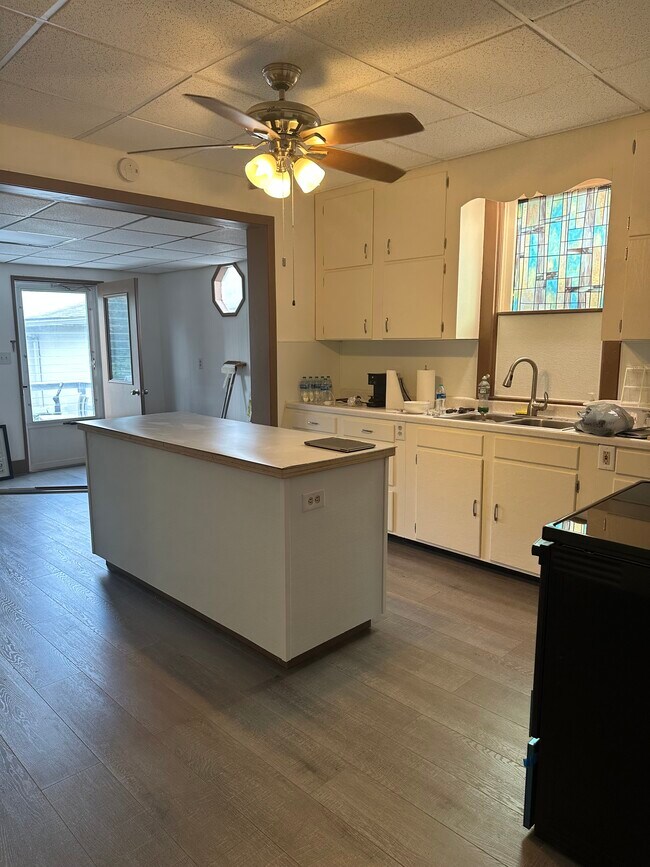 Building Photo - 239 N Stratton St