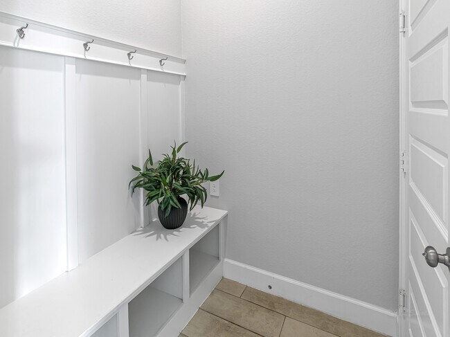 Building Photo - 4210 Haven Crest Ln