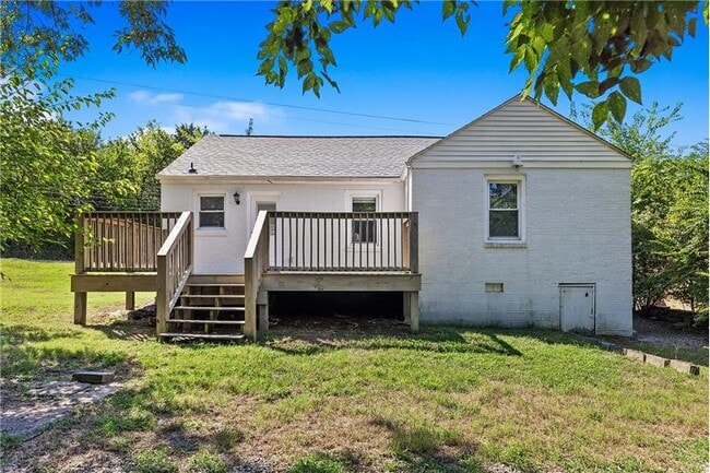 Building Photo - 613 Youngs Ln