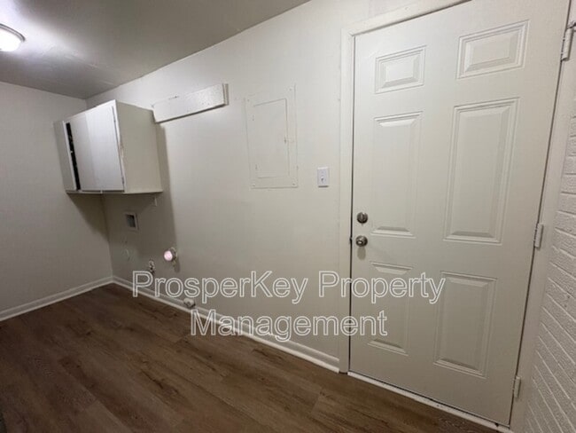 Building Photo - 1437 Beaumont Dr
