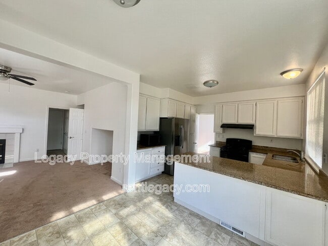 Building Photo - 2750 Parkview Terrace