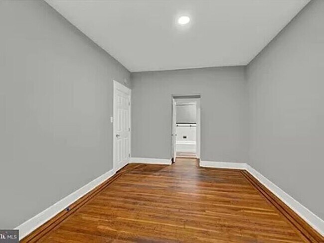 Building Photo - 818 E 35th St