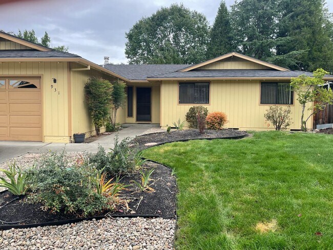 Building Photo - $300 OFF 1st Month's RENT!!  - Desirable E...