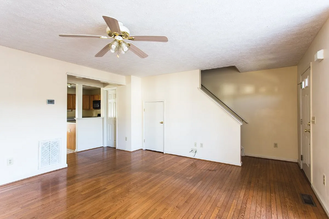 Building Photo - 637 Stonewall Dr