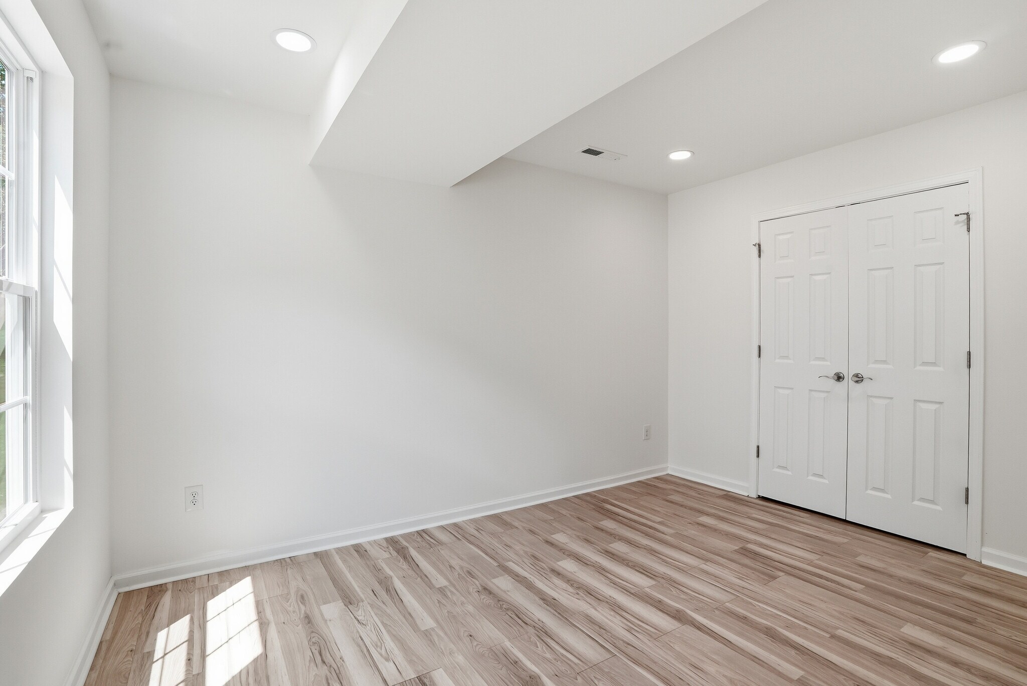 Building Photo - 516 Singletary St SE
