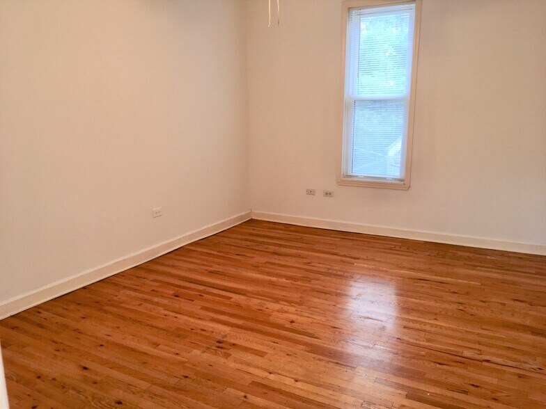 Building Photo - 1428 N Greenview Ave