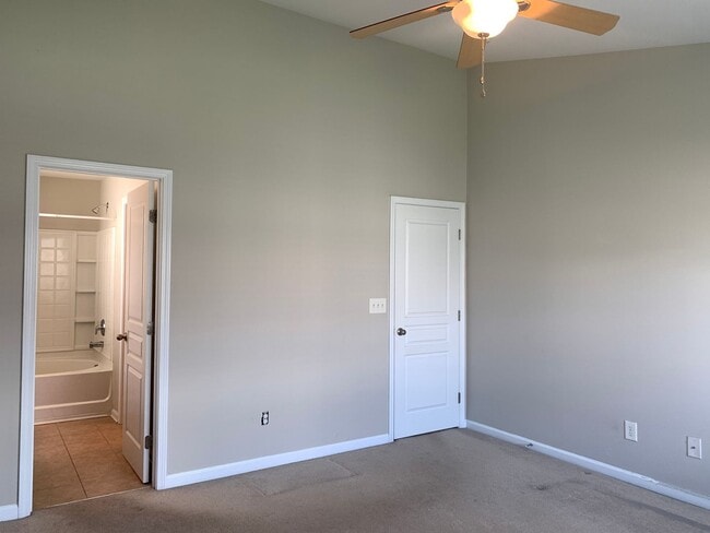 Building Photo - Perfectly Located 2 Bedroom Suite Townhome...