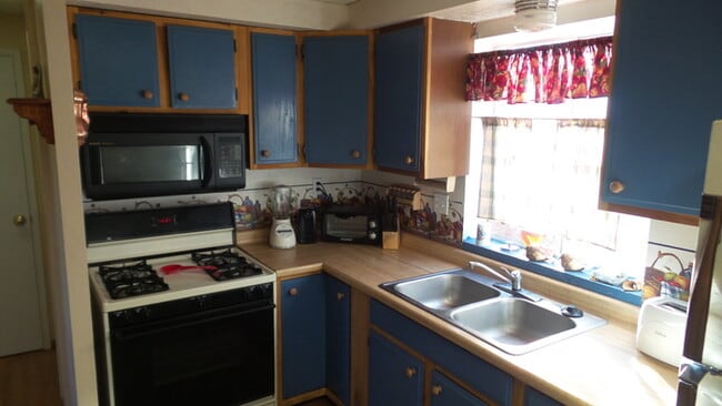 Building Photo - Nice Location