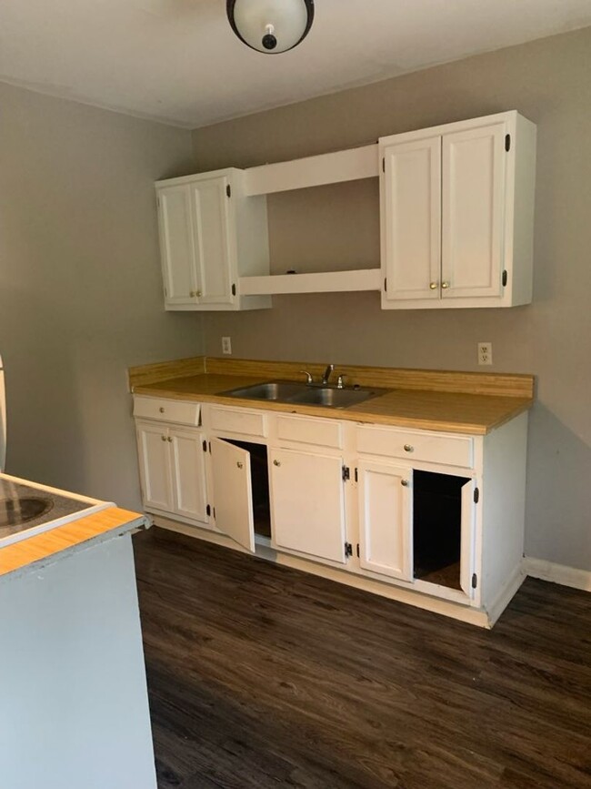 Building Photo - Monthly Paid Rent
