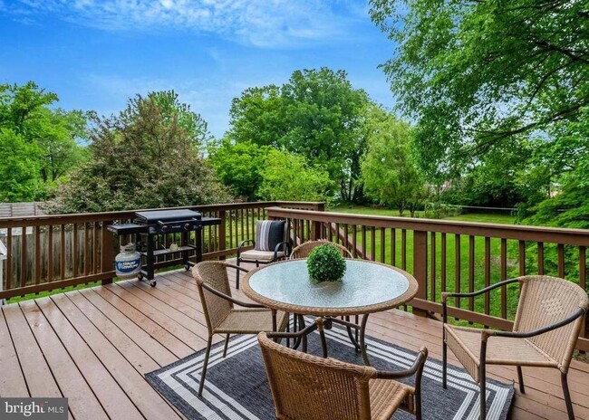 Building Photo - 6703 Oak Dr