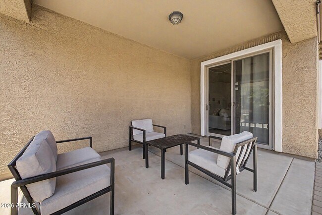 Building Photo - 731 W Mesquite Tree Ln