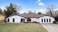 Building Photo - Fully furnished Airbnb with a pool