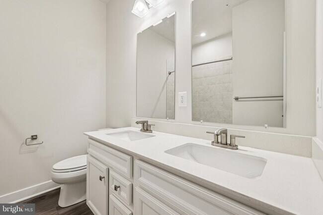 Building Photo - 2528 VERONA Pl