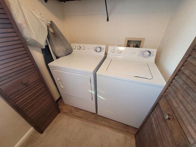 Building Photo - 2 Bedroom, 2.5 Bath Condo with with Ocean ...