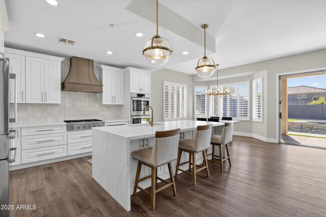 Building Photo - 10587 E Sheena Dr