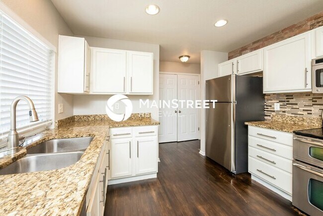 Building Photo - 4 Bedroom Pet-Friendly Home in Denver, CO with Main Street Renewal