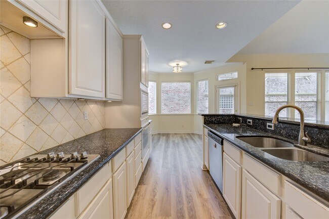 Building Photo - 2915 Monet Dr