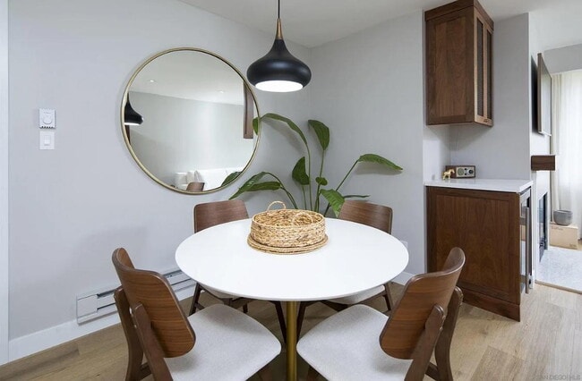 Building Photo - "Chic Beachside Living: 1-Bedroom Retreat ...