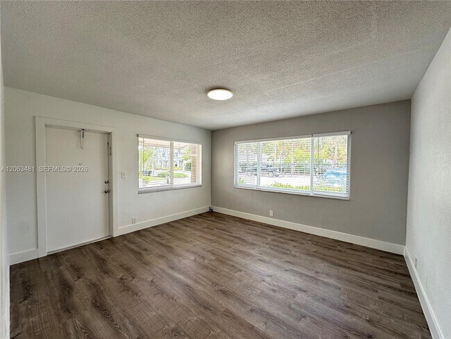 Building Photo - 3720 NE 22nd Ave