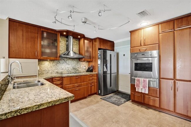 Building Photo - 4059 Crystal Lake Dr