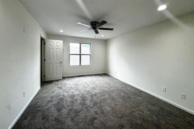 Building Photo - 409 Ella Rae Ln