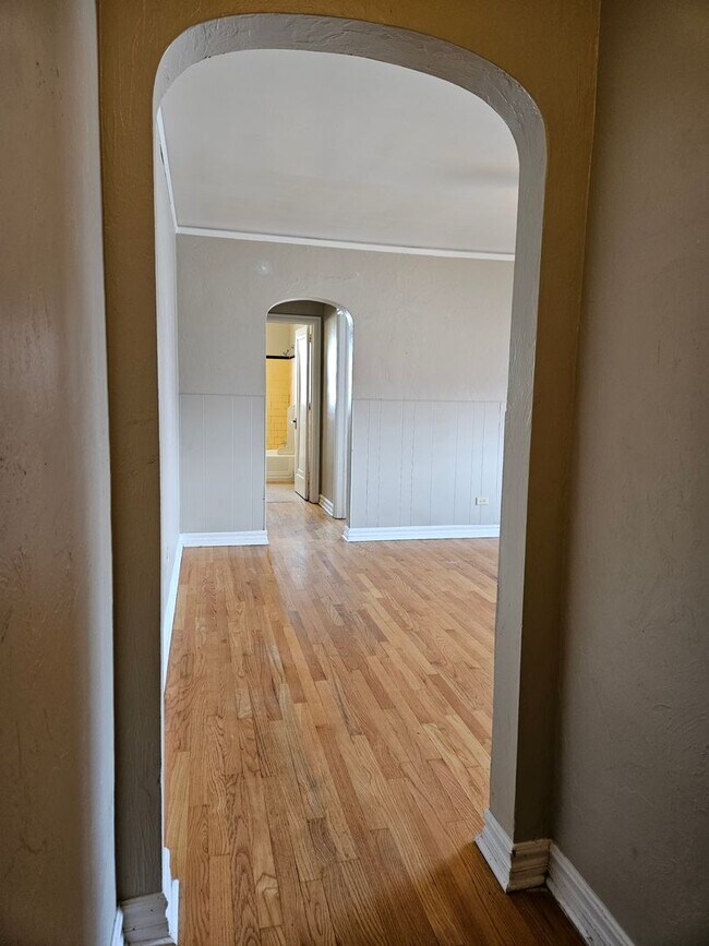 Building Photo - Lovely One Bedroom Apartment - Conveniently Located!