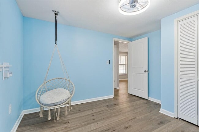 Building Photo - 1216 Old Rdg Rd E