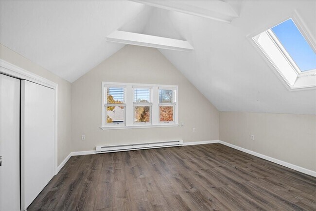 Building Photo - 15 Clearview Ave