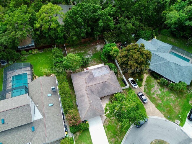 Building Photo - 423 Whispering Oaks Ct