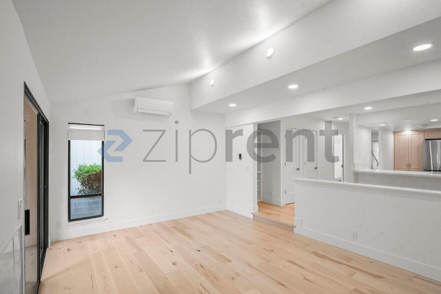 Building Photo - Unit