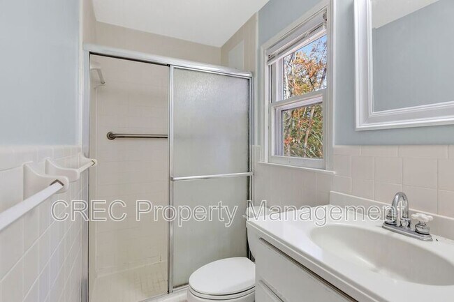 Building Photo - 321 Shaftesbury Ln