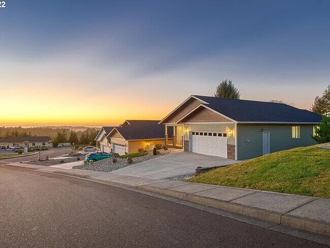 Building Photo - Coastal Comfort Meets Luxury in This Bay View Beauty