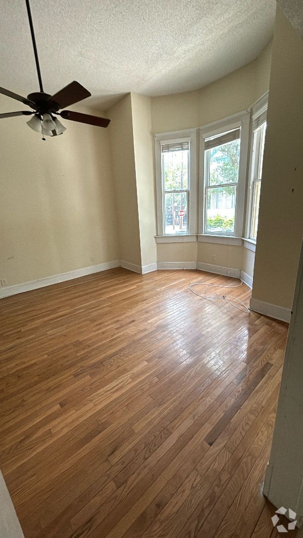 Building Photo - 2 bed / 2.5 bath ~ Move-In Today