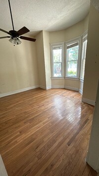 Building Photo - 2 bed / 2.5 bath ~ Move-In Today