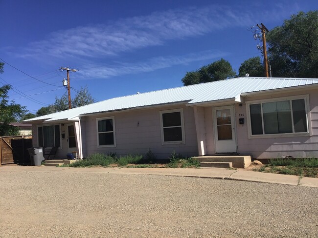 Primary Photo - Great Location - 2 bedroom 1 bath duplex unit