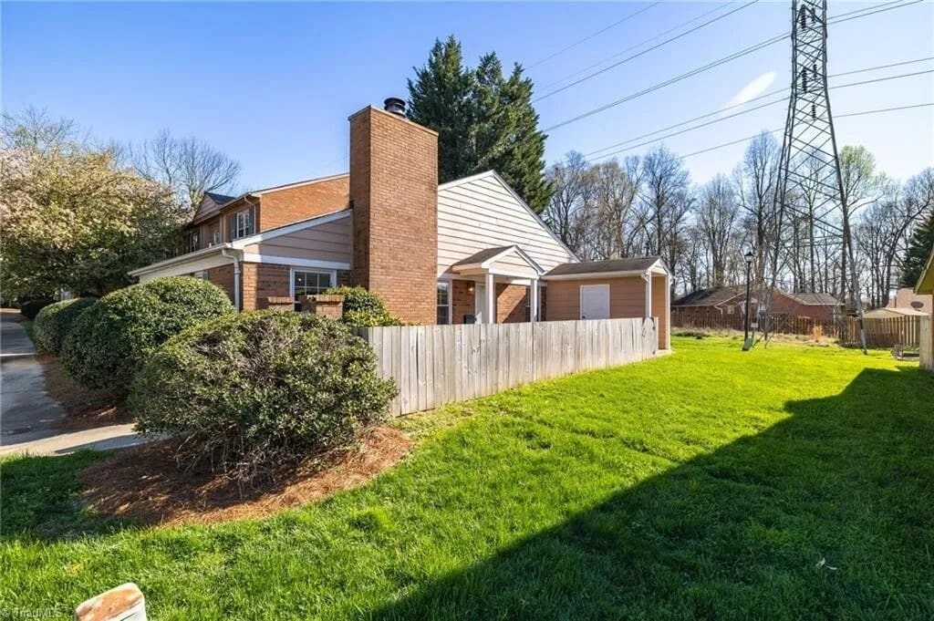 Building Photo - 205 N Rotary Dr