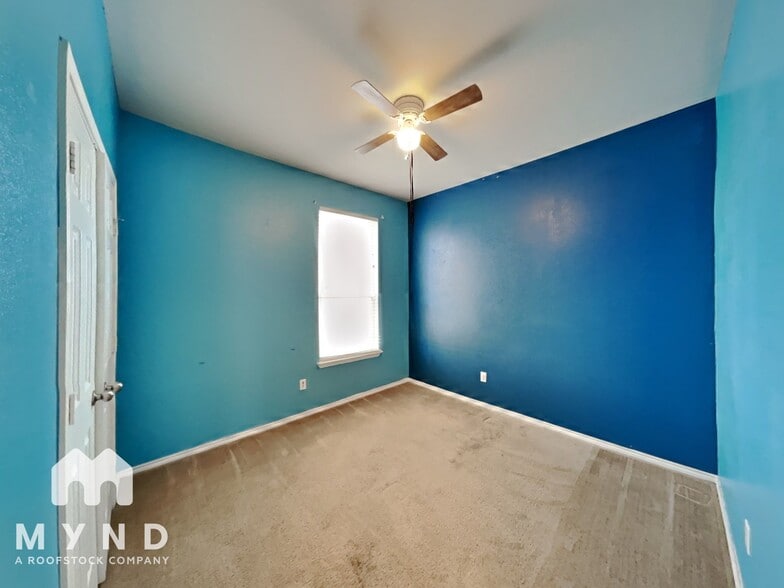 Building Photo - 300 Golden Butterfly Dr