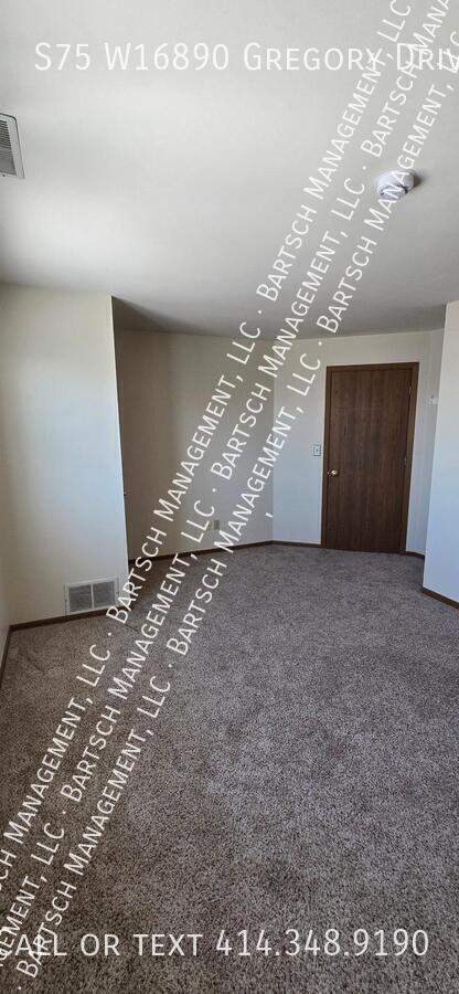 Building Photo - S75W16890-W16890 Gregory Dr