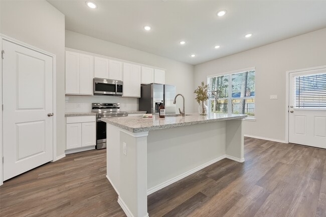 Building Photo - 1452 Glen Oaks Dr