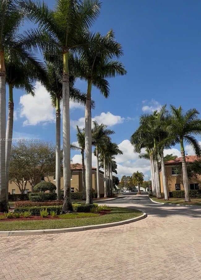 Building Photo - 6959 Julia Gardens Dr
