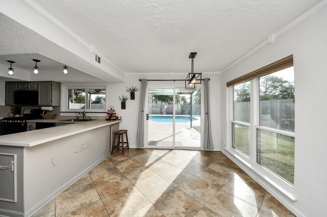 Building Photo - 601 E Castle Harbour Dr