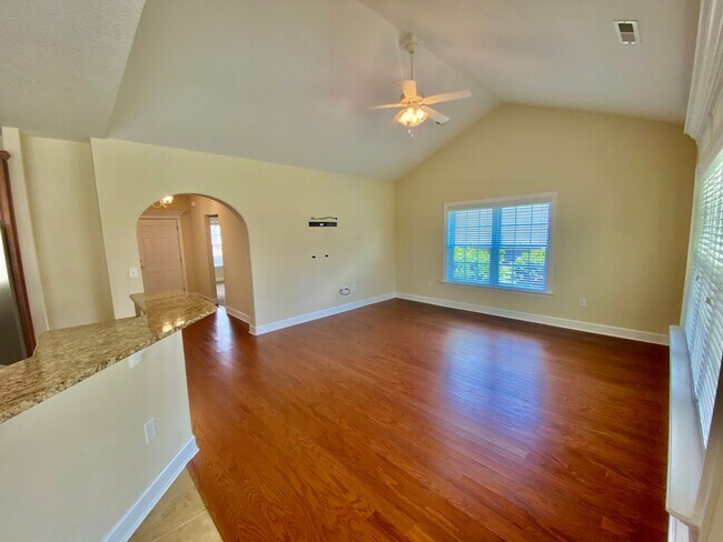 Building Photo - Great Location Single Family Home