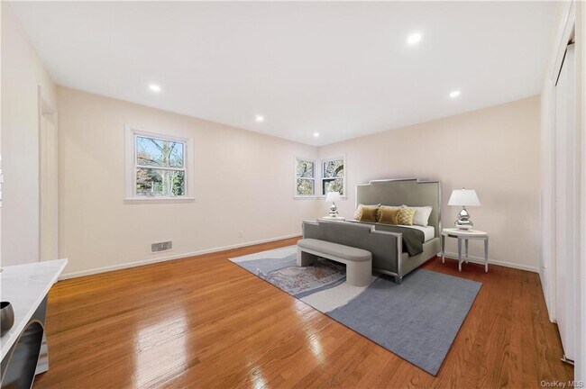 Building Photo - 3 Lakeview Ave