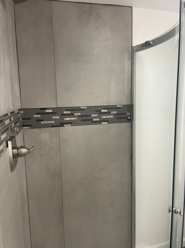 Building Photo - Must See!!! 1 bedroom 1 bath duplex completely remodeled inside.