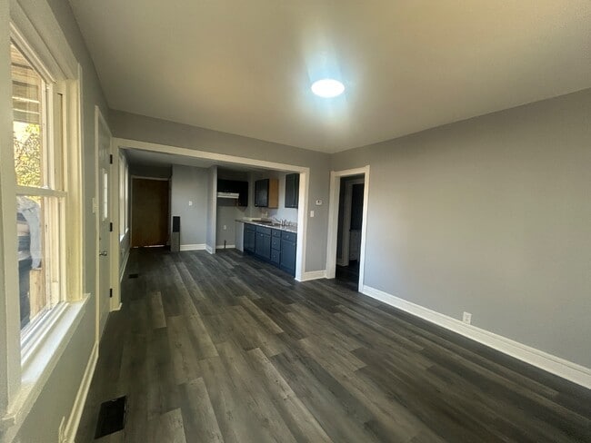 Building Photo - 6115 Noble Ave