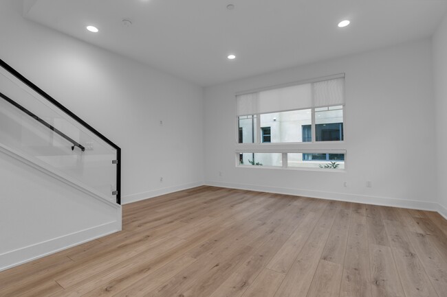 Building Photo - 2907 W Exposition Pl