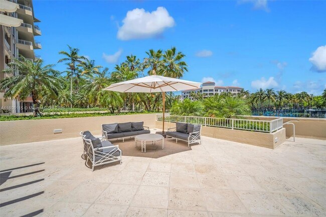 Building Photo - 765 Crandon Blvd