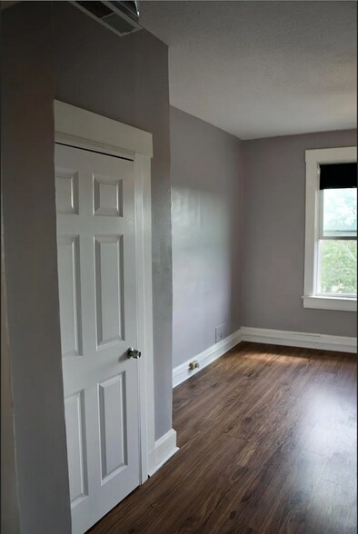 Building Photo - 308 W McMicken Ave