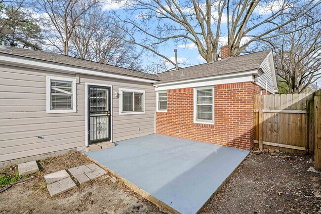 Building Photo - 1453 Colonial Rd